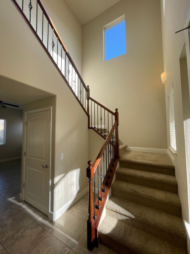 Building Photo - Stunning 4-Bedroom, 3-Bath Home – Availabl...