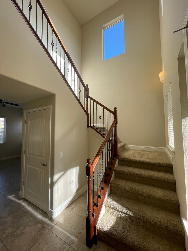 Building Photo - Stunning 4-Bedroom, 3-Bath Home – Available Now!