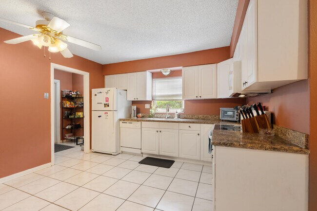 Building Photo - 306 18th Ave N