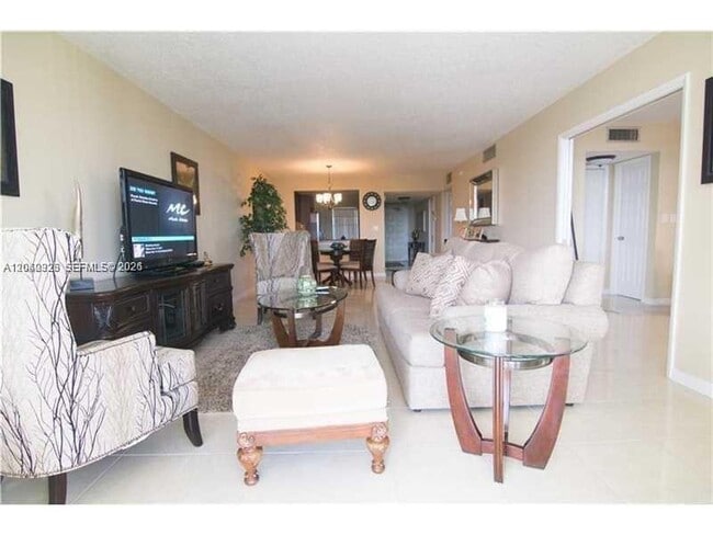 Building Photo - 4030 W Palm Aire Dr