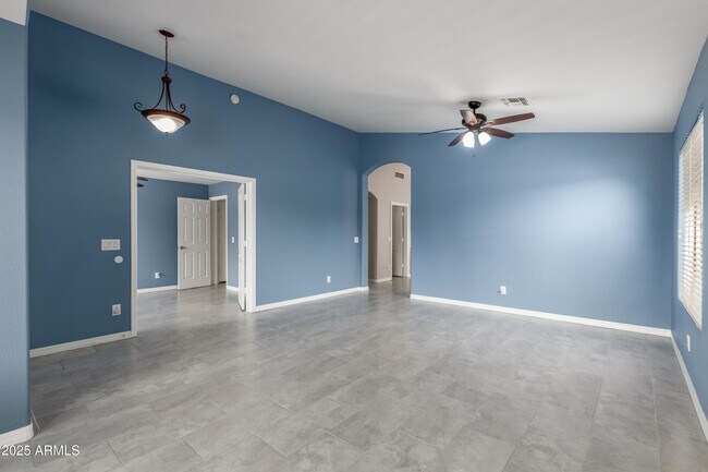 Building Photo - 3888 E Bancroft Ct