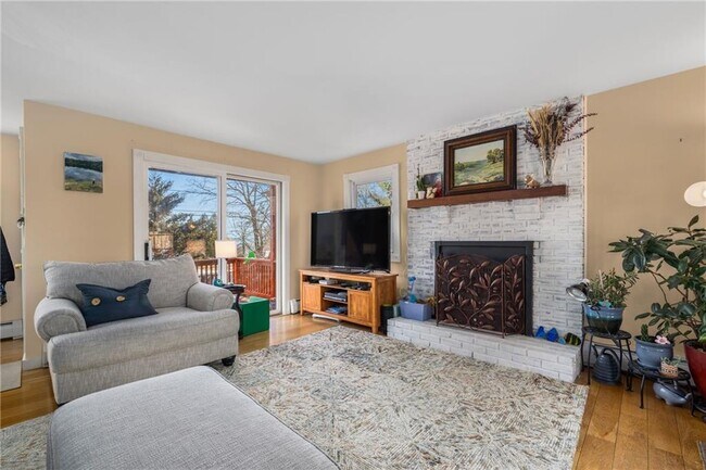 Building Photo - 1059 E Shore Rd