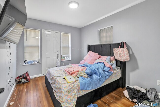 Building Photo - 1472 Baldwin St