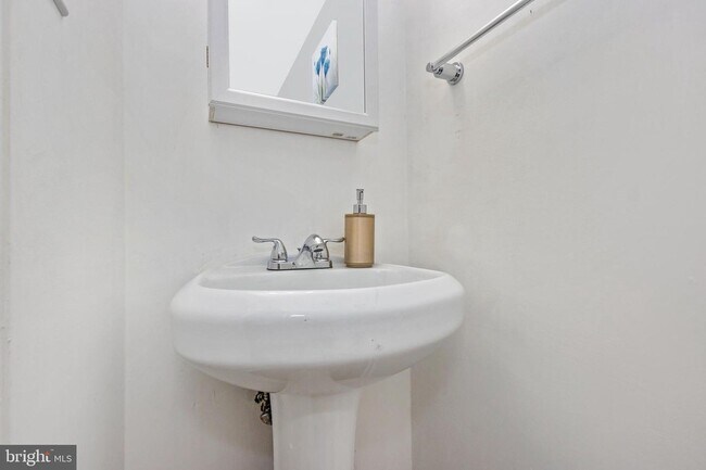 Building Photo - 7429 Mill Run Dr