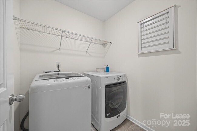 Building Photo - 2425 Chinkapin Ct