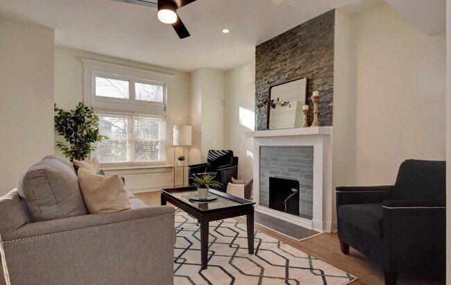 Building Photo - 220 N Monroe Ave