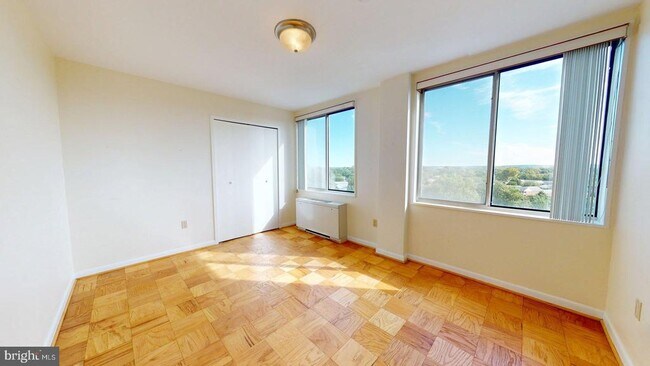 Building Photo - 6641 Wakefield Dr