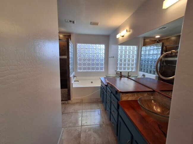 Building Photo - 29109 N Yellow Bee Dr