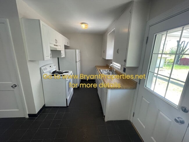 Building Photo - Nashville - Donelson Area  2 Bedroom 1-Bath