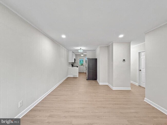 Building Photo - 7905 Greenleaf Rd