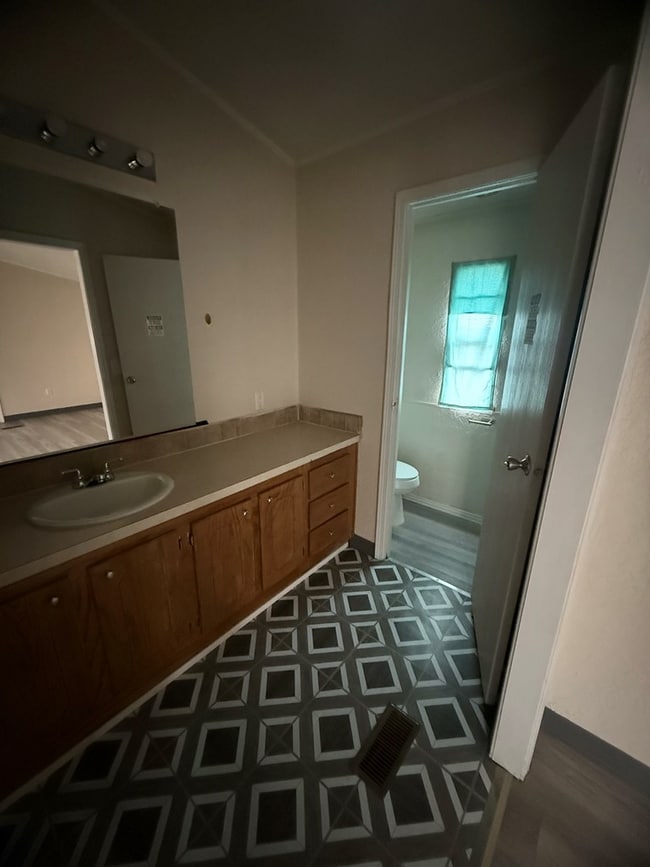 Building Photo - 6181 W Mulberry St