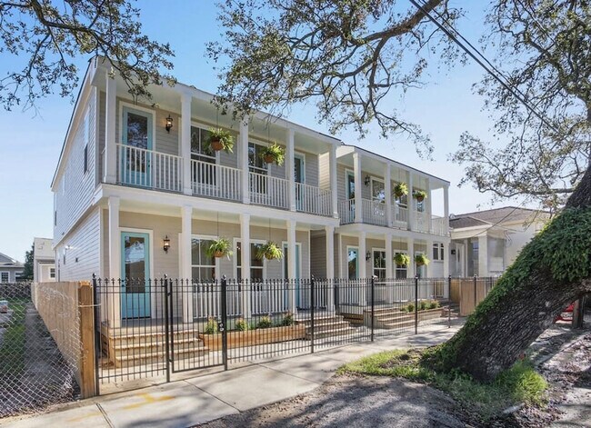 Building Photo - 2215 Louisiana Ave
