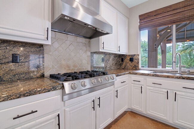 Building Photo - Forester Ranch Oasis!