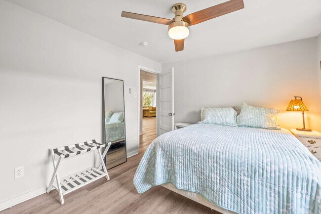 Building Photo - "Charming 3-Bedroom, 2.5-Bath Home Now Ava...