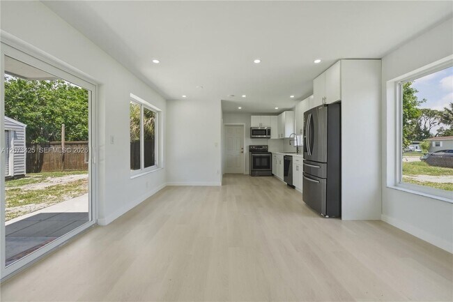 Building Photo - 20440 NW 20th Ct