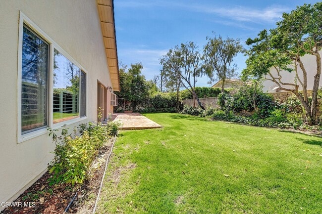 Building Photo - 2923 E Sierra Dr