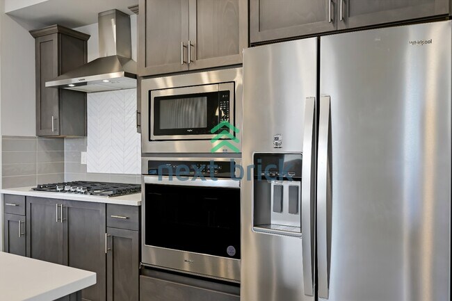 Building Photo - Spacious 5-Bedroom Retreat in Bothell with 2.5 Baths and 2335 Sq Ft of Comfort!