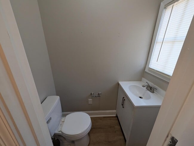 Building Photo - 1522 Buncombe Rd