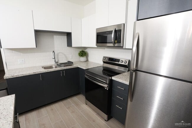Building Photo - 13 E Yuma Ave