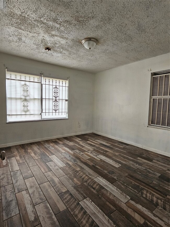 Building Photo - 450 Glenburnie Dr