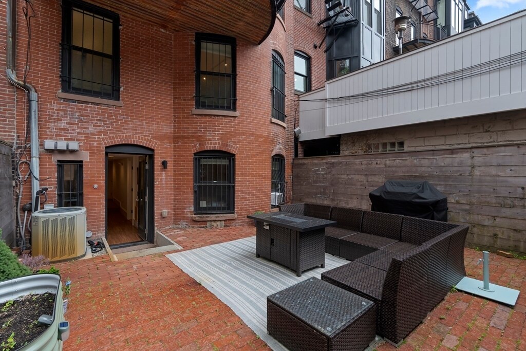 Building Photo - 72 W Rutland Sq
