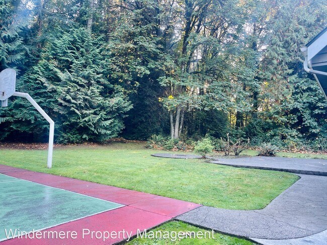 Building Photo - 3 br, 3.5 bath House - 9067 NE Hidden Cove...