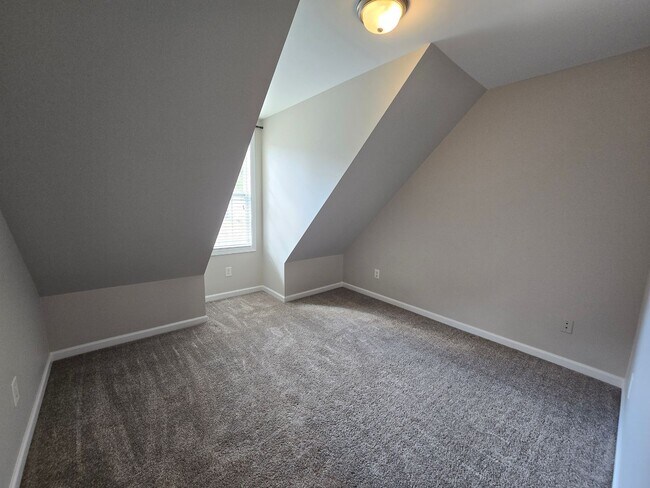 Building Photo - New Listing!!
