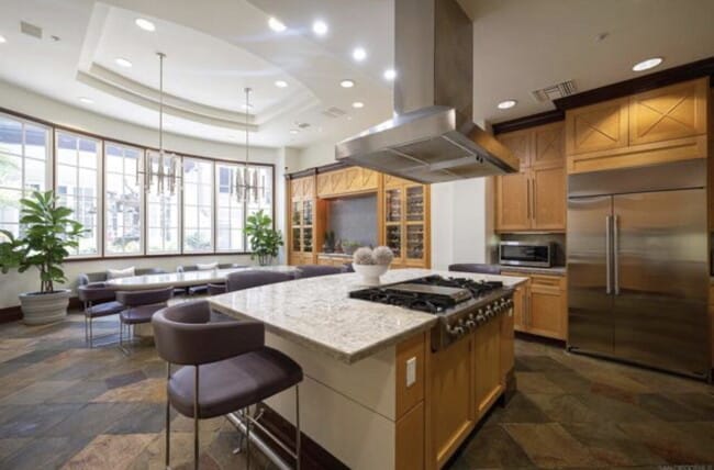 Building Photo - $2,750 - 1 Bed / 1 Bath Bottom Floor Beautiful Condo at Regents La Jolla