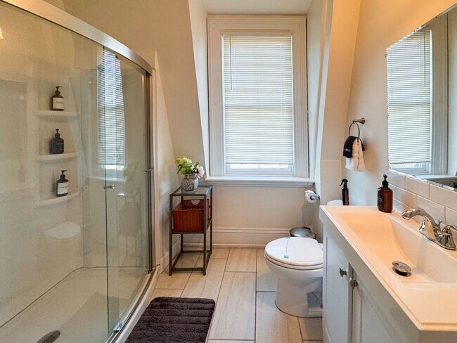 Building Photo - 39 Cypress St