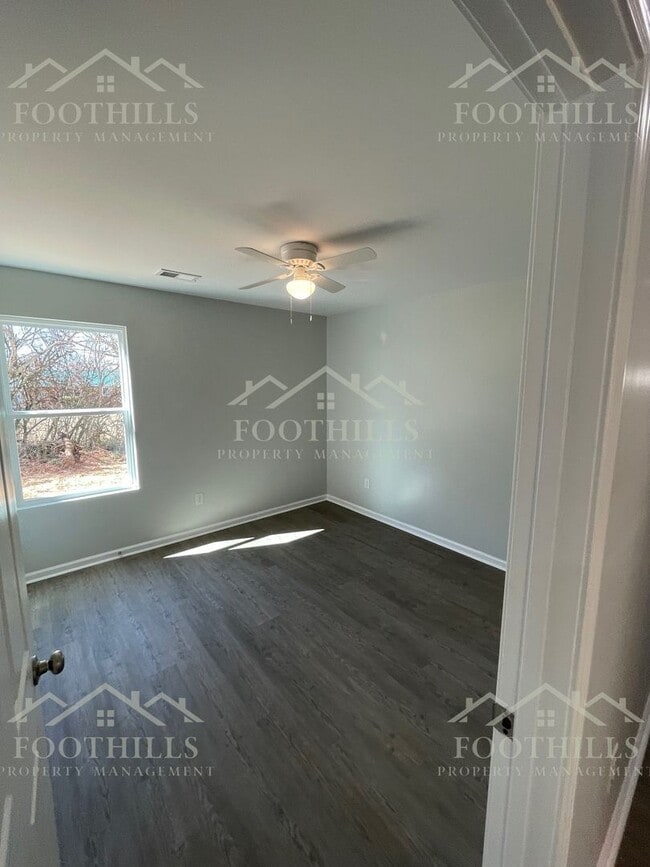 Building Photo - 103 Rhoe Cir