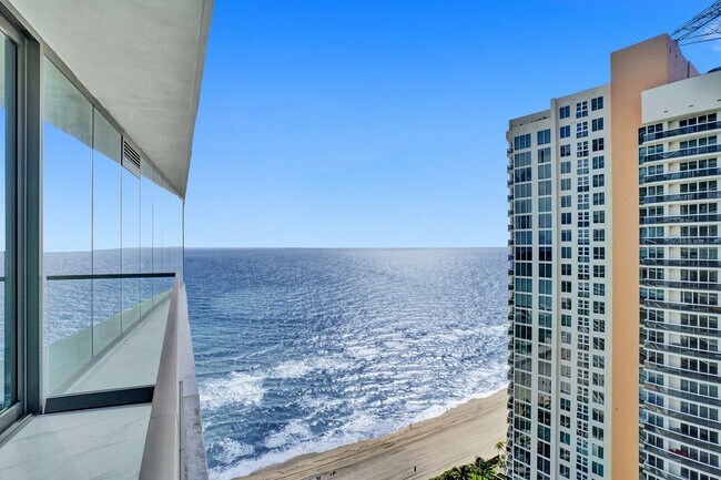 Building Photo - 18975 Collins Ave