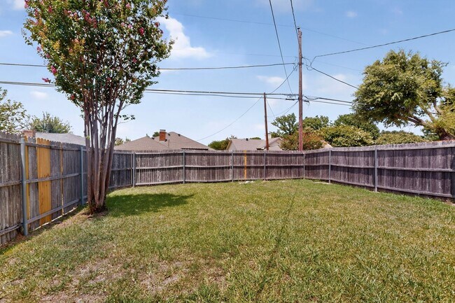 Building Photo - 620 W Stoneybrook Dr