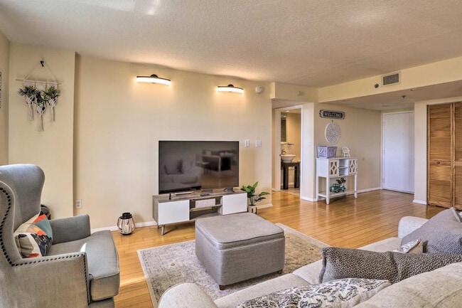 Building Photo - 701 S Madison Ave