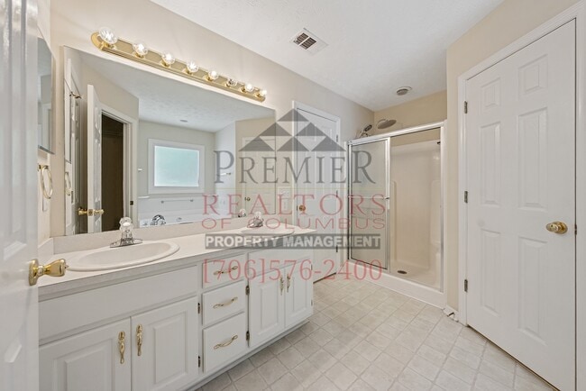 Building Photo - 5702 Stoneridge Dr