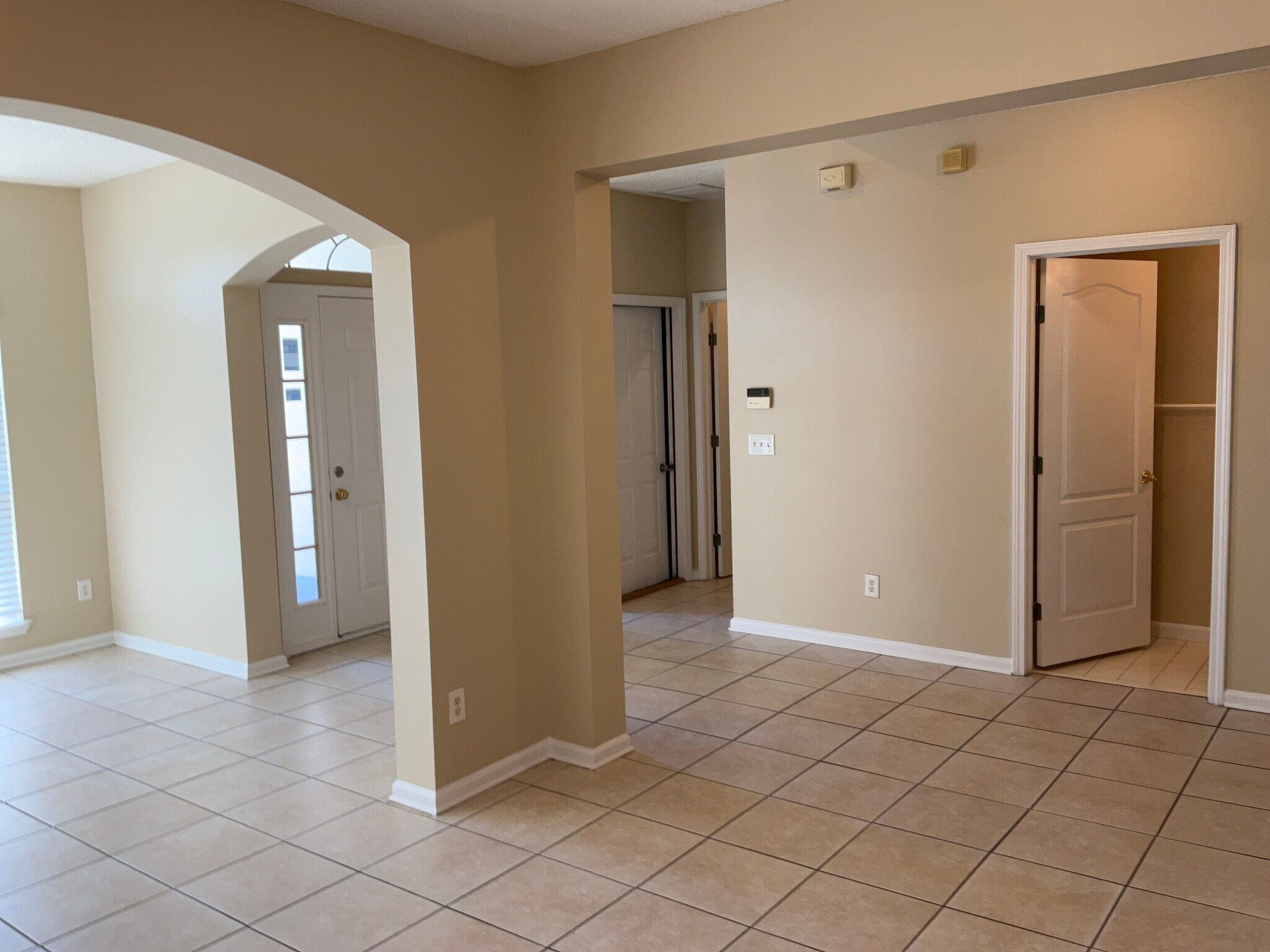 Building Photo - 1982 Protection Pt