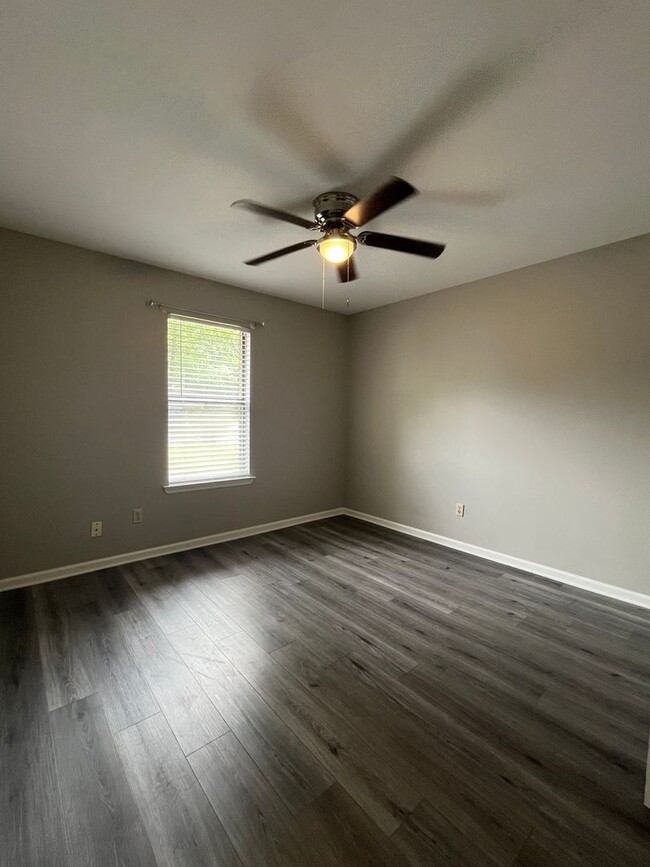 Building Photo - 218 Bellevue Cir