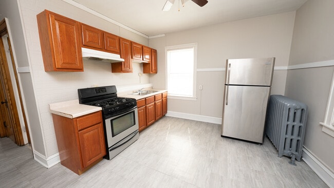 Building Photo - 1216 N Springfield Ave