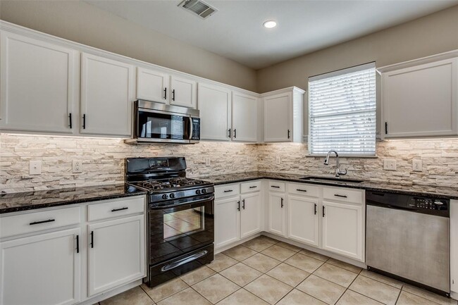 Building Photo - 2443 Green Meadows Ln