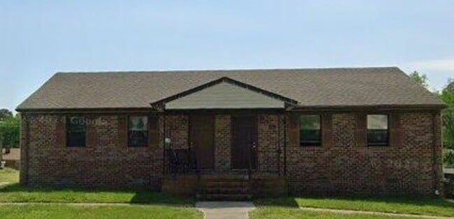 Primary Photo - 2 BR DUPLEX in Colonial Heights