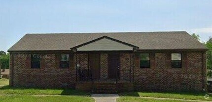 Building Photo - 2 BR DUPLEX in Colonial Heights