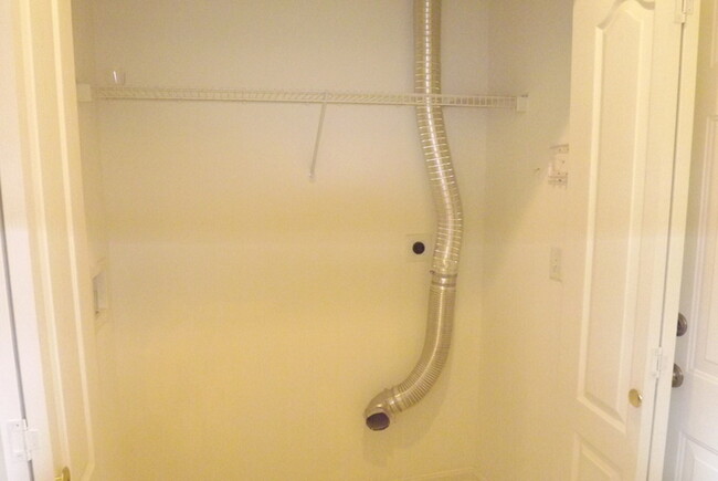 Building Photo - Spacious 2 story Beavercreek Condo