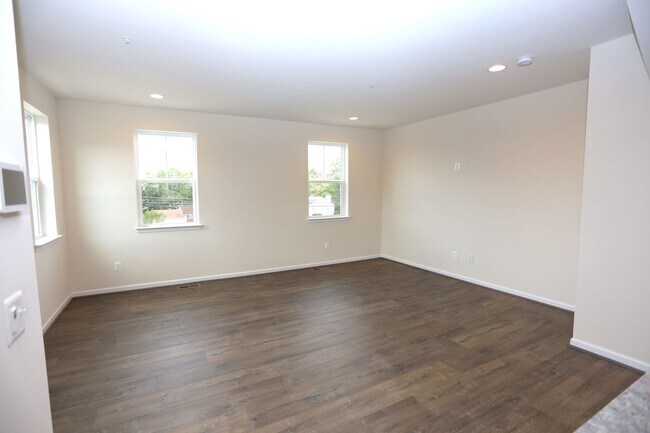 Building Photo - 14317 Summit View Ln