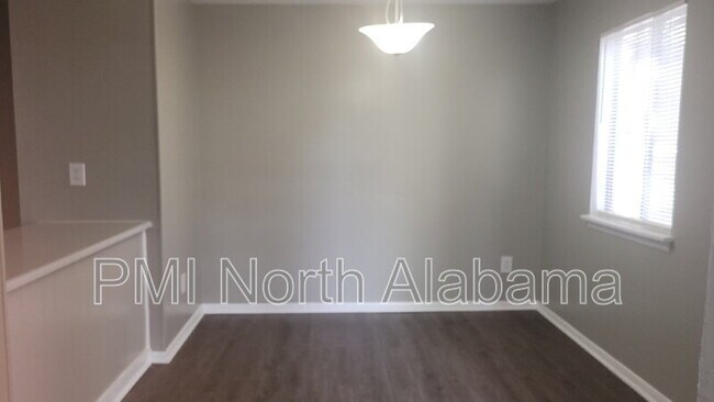 Building Photo - 906 Candlewood Dr NW