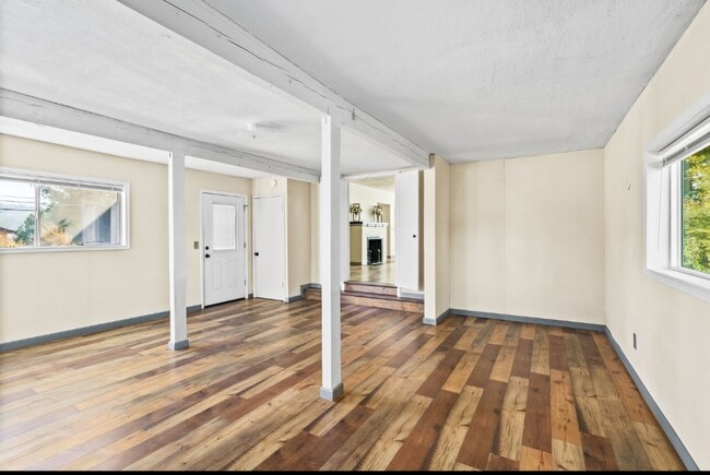 Building Photo - 1548 NW Eden St