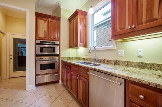Building Photo - 7516 Pinehurst Ct