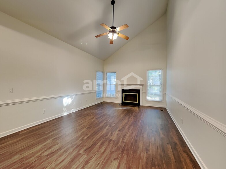 Building Photo - 1305 Groveland Trl