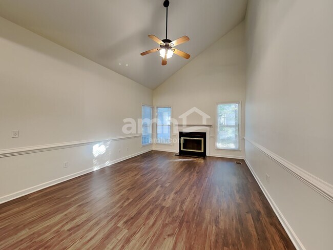 Building Photo - 1305 Groveland Trl