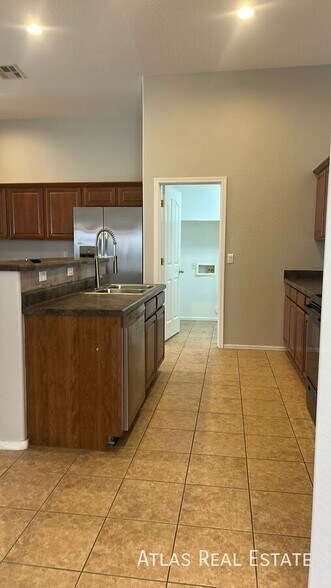 Building Photo - 36556 W Velazquez Dr