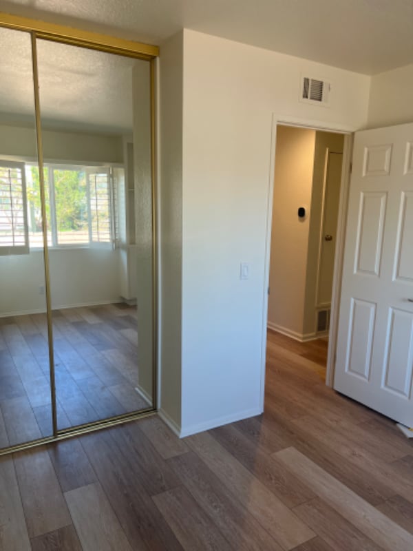 Building Photo - 674 Springbrook N