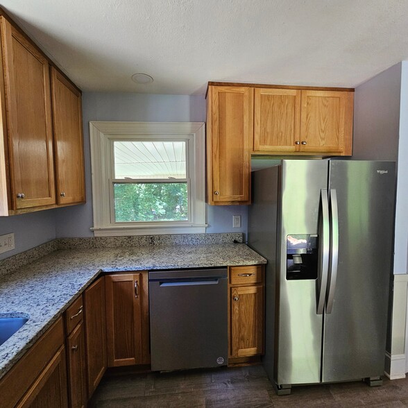 Building Photo - 548 Greenway Dr